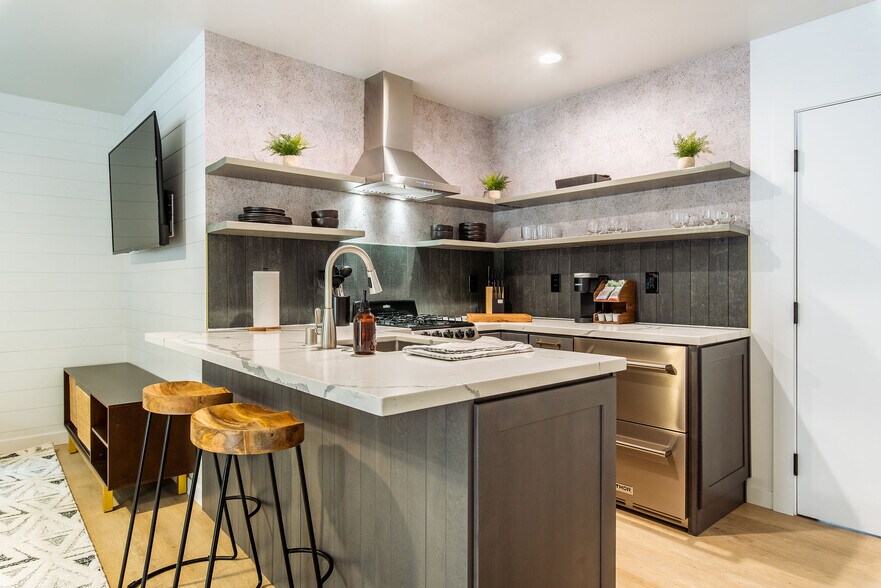 More Photos Of 306 Loch Leven Rd, Lake Arrowhead Hotel For Sale