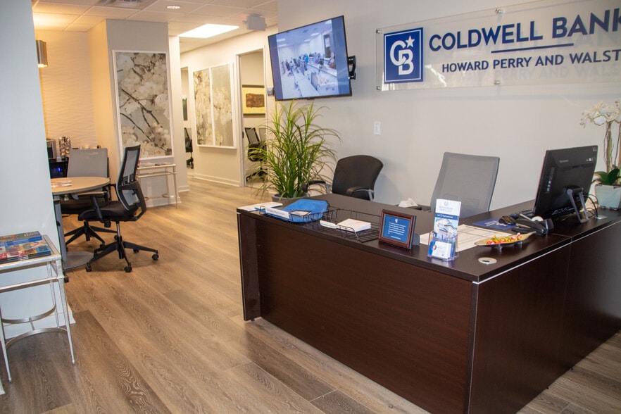 More Photos Of 1600 E Franklin St, Chapel Hill Medical For Sale