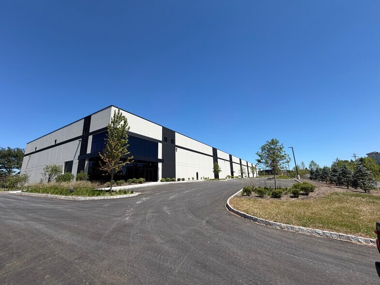 More Photos Of 11 Royal, Flemington Light Manufacturing For Lease