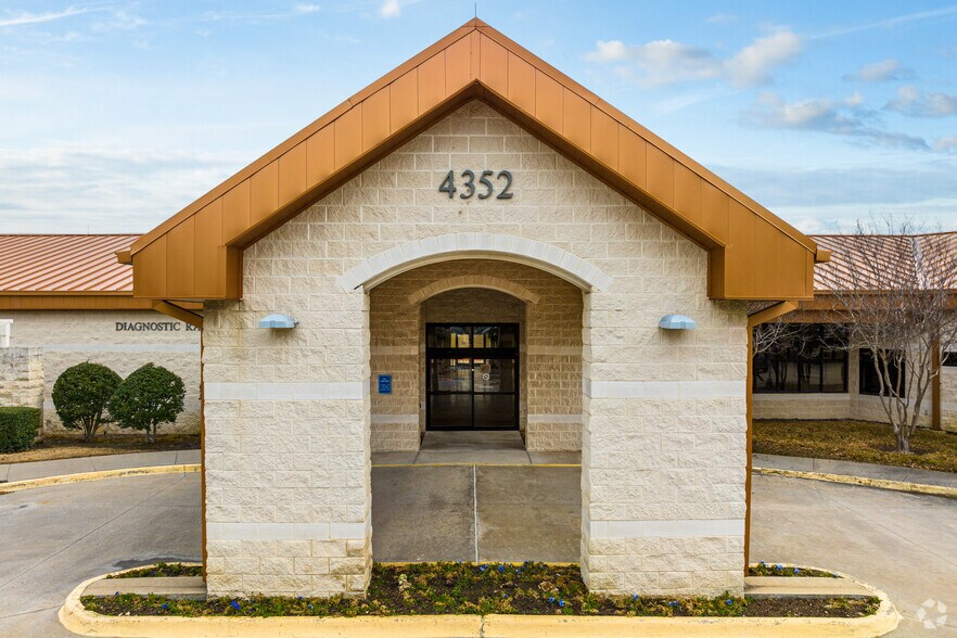 Primary Photo Of 4352 N Josey Ln, Carrollton Medical For Lease