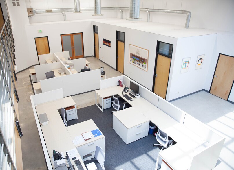 More Photos Of 2300 S Sepulveda Blvd, Los Angeles Office For Lease