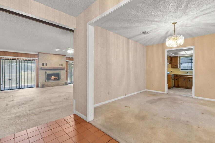 More Photos Of 12409 Lowden Ln, Manchaca Flex For Sale