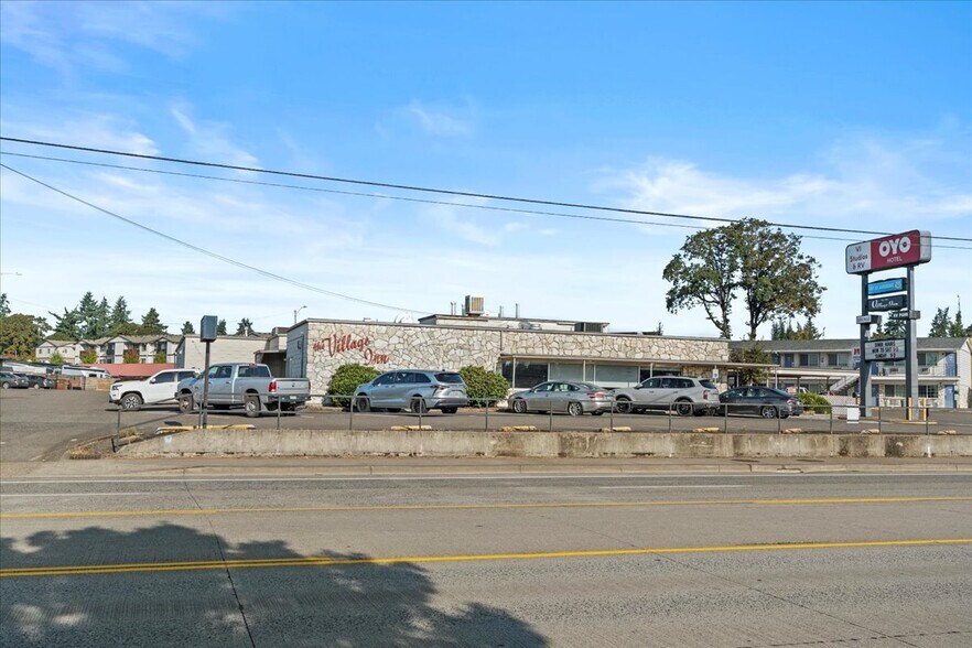 More Photos Of 535 S Columbia River Hwy, Saint Helens General Retail For Lease