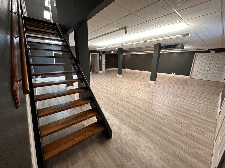 More Photos Of 9743 Cobb St, San Antonio Warehouse For Sale