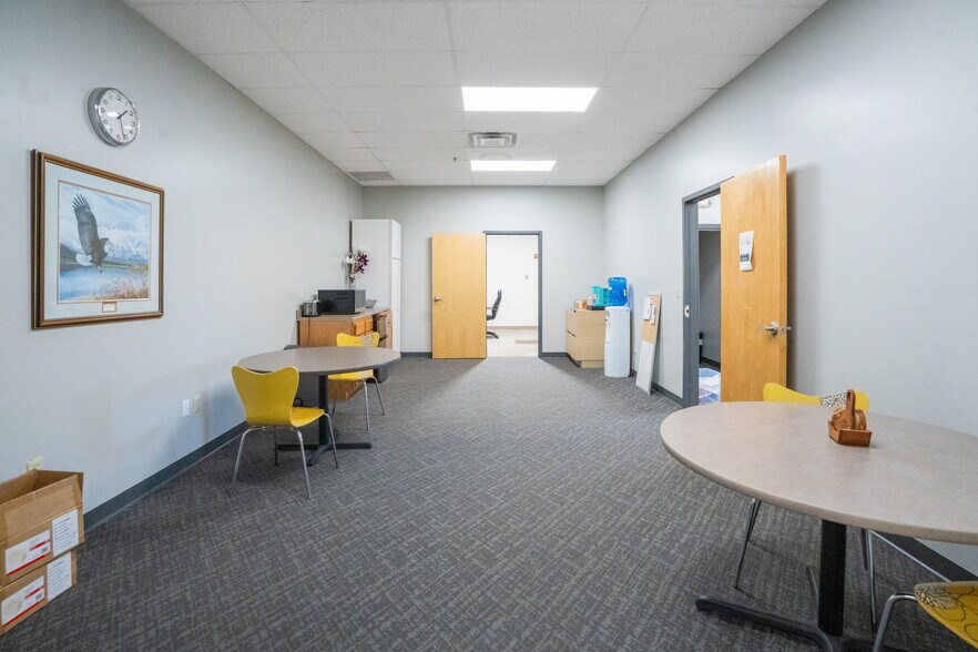 More Photos Of 956 Turnpike St, Canton Showroom For Lease