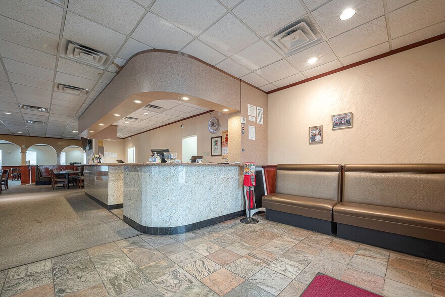 More Photos Of 1127 Marina Bay Dr, Kemah Restaurant For Sale