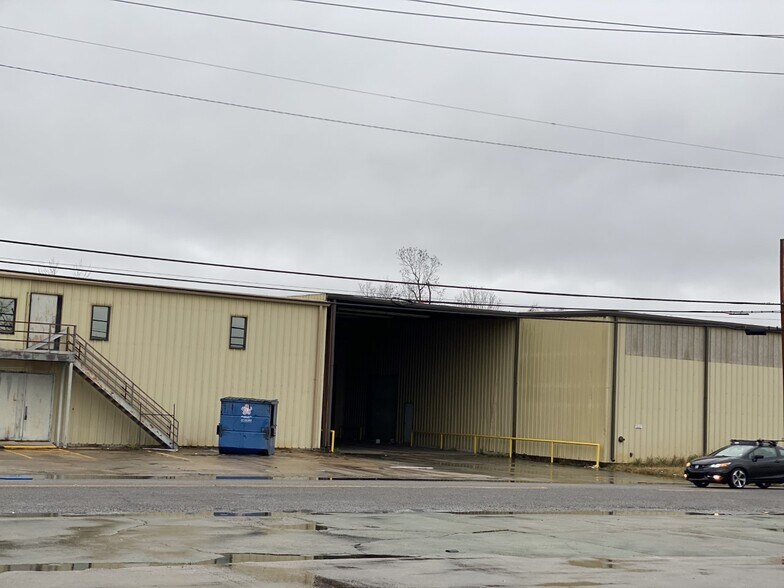 More Photos Of 502 7th St, Lake Charles Warehouse For Sale