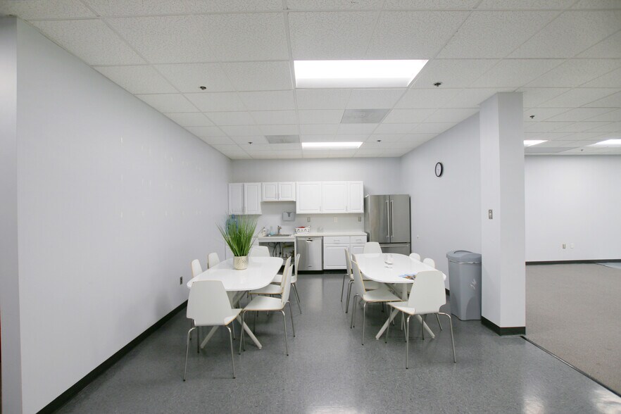 More Photos Of 16 Tech Cir, Natick Office For Lease