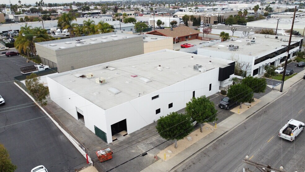 More Photos Of 2659-2661 Junipero Ave, Signal Hill Warehouse For Lease