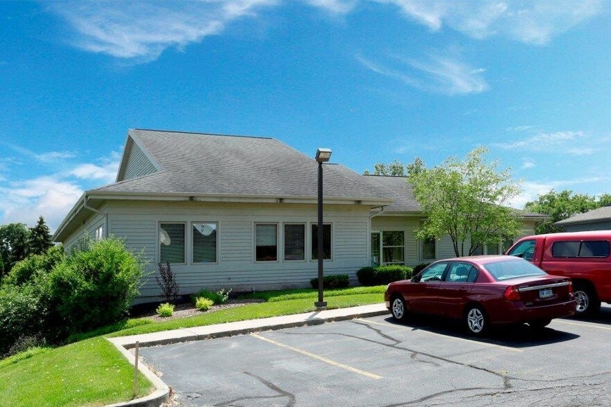 More Photos Of 600 3 Mile Rd, Grand Rapids Office For Lease