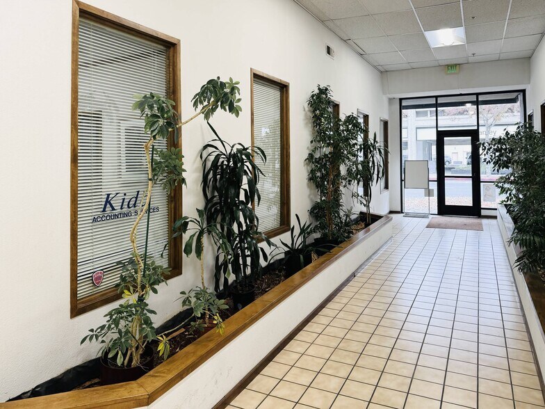 More Photos Of 525 W Main St, Visalia Office For Lease