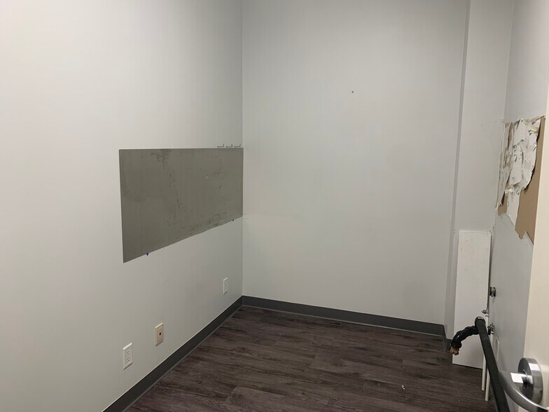 More Photos Of 356-358 Main St E, Hamilton Storefront Retail Residential For Lease
