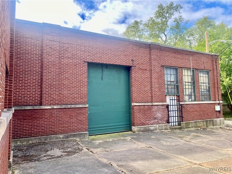 More Photos Of 561 8th St, Niagara Falls Warehouse For Sale