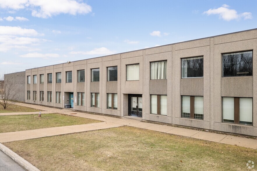 Primary Photo Of 2300 Rue Cohen, Montréal Warehouse For Sale