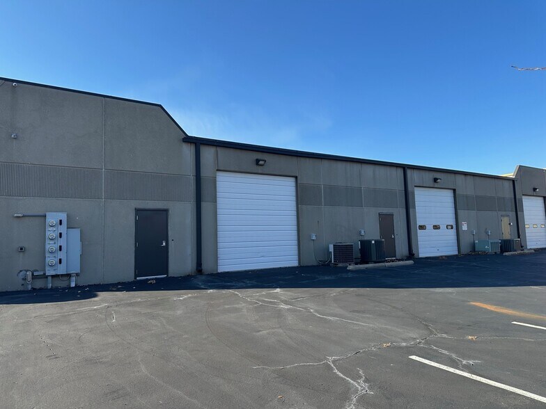 More Photos Of 12603 Hemlock St, Overland Park Light Distribution For Lease