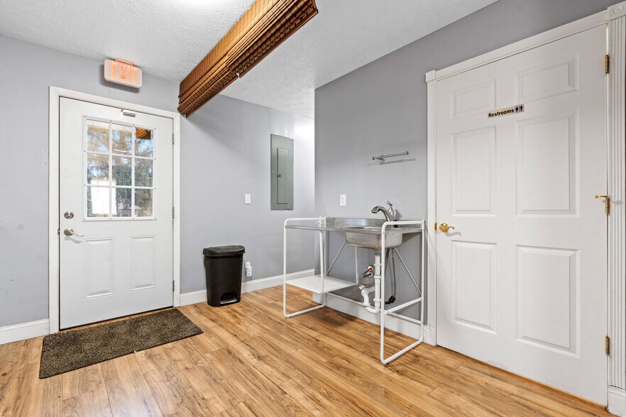 More Photos Of 2179 Miamisburg Centerville Rd, Dayton Office For Sale