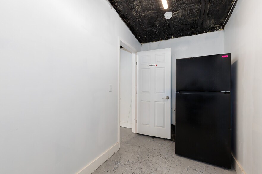 More Photos Of 111 S 8th St, La Porte Freestanding For Lease