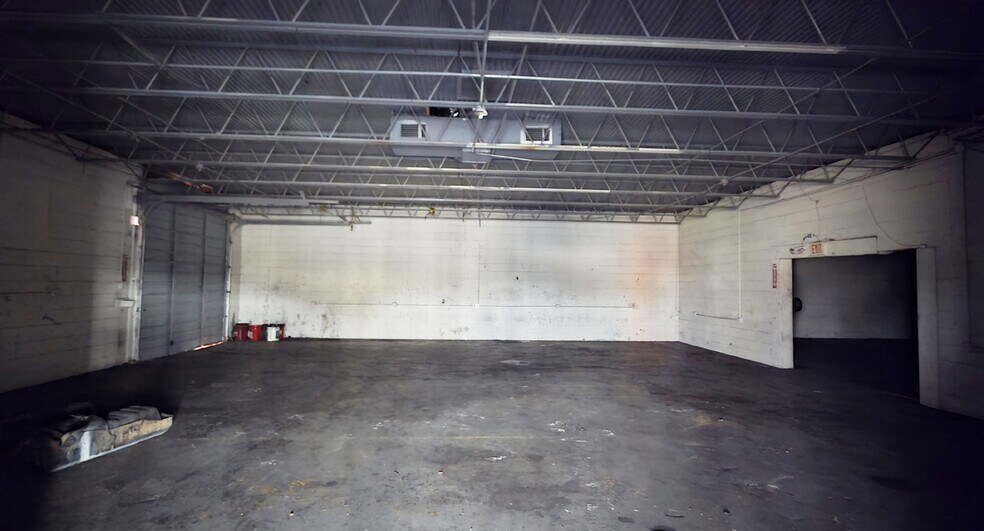 More Photos Of 1801 Shaver St, Pasadena General Retail For Lease