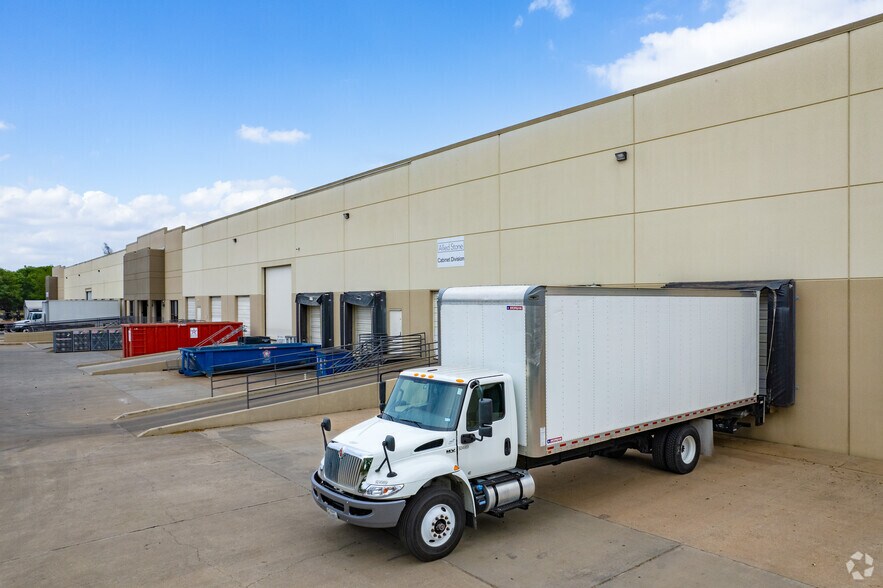 More Photos Of 5910 West by Northwest Blvd, Houston Distribution For Lease