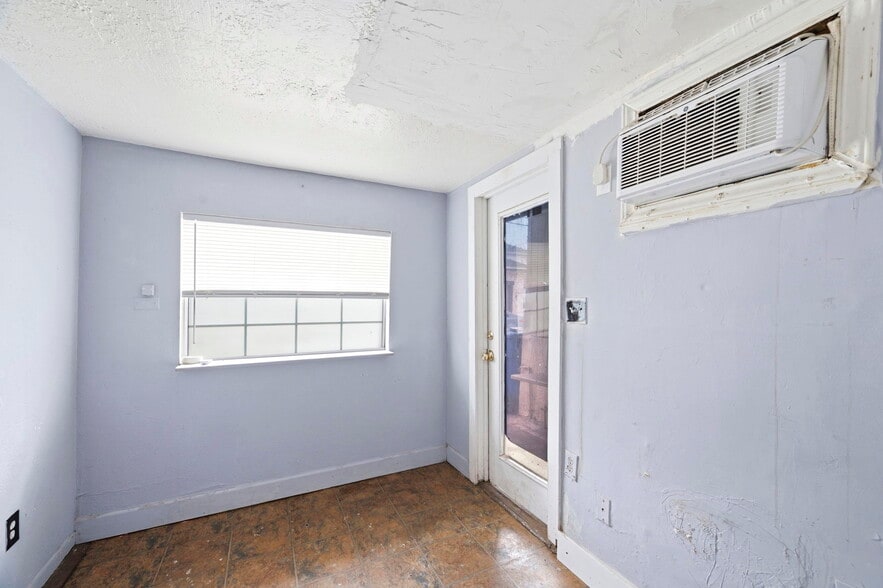 More Photos Of 927 Yale St N, Saint Petersburg Multifamily For Sale