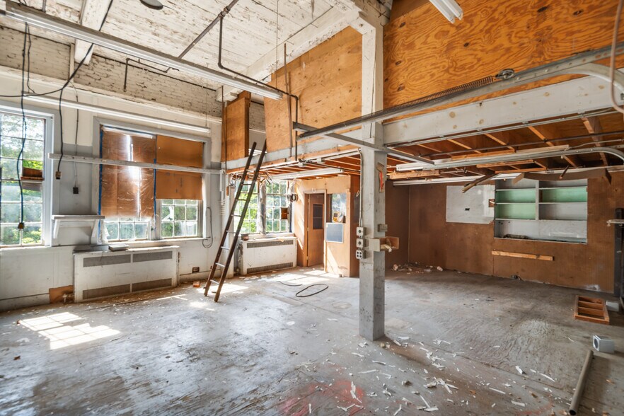 More Photos Of 277 E Main St, East Brookfield Warehouse For Sale