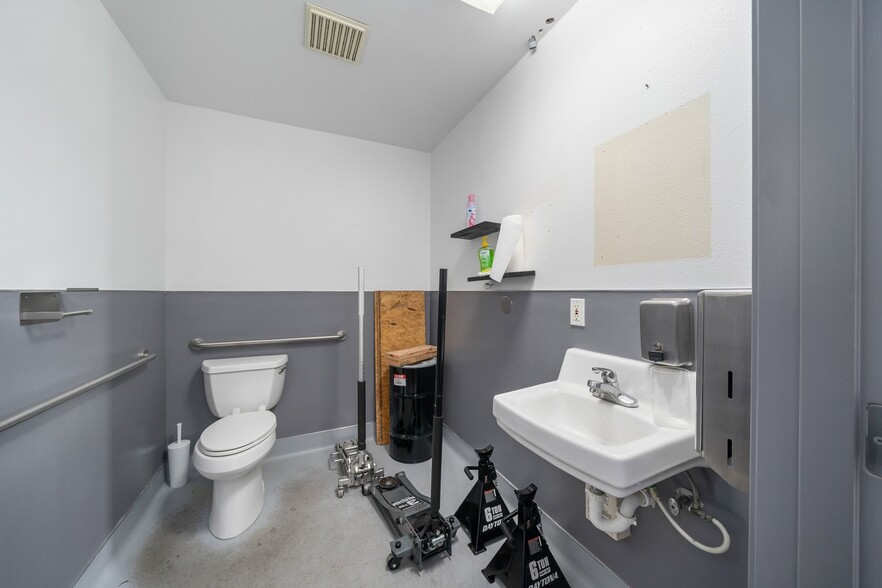 More Photos Of 2200 Golden Hill Rd, Paso Robles Warehouse For Sale