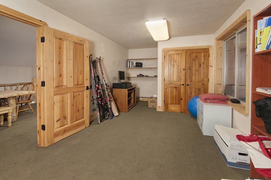 More Photos Of 365 Warren Ave, Silverthorne Showroom For Lease