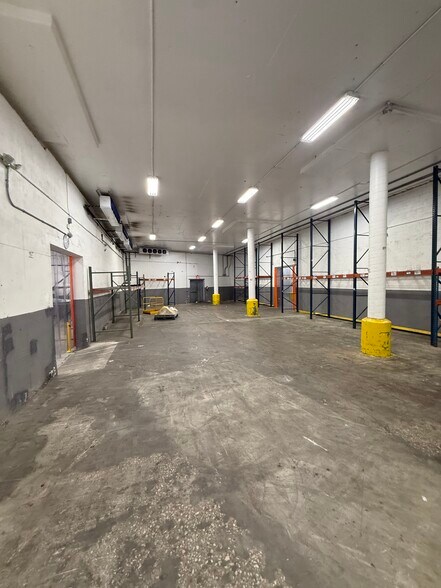 More Photos Of 1955 3rd Ave S, Saint Petersburg Warehouse For Lease
