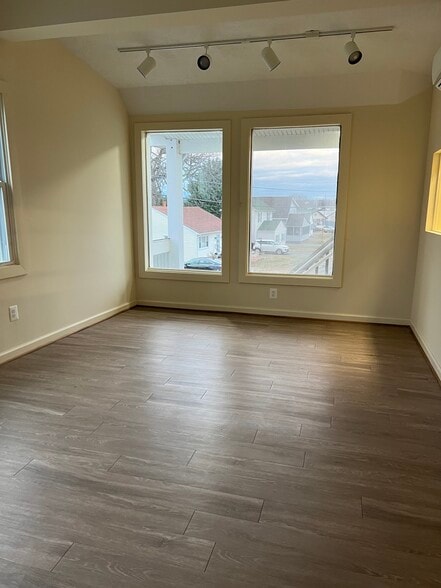 More Photos Of 7252 Benedict Ave, Benedict Storefront Retail Office For Lease