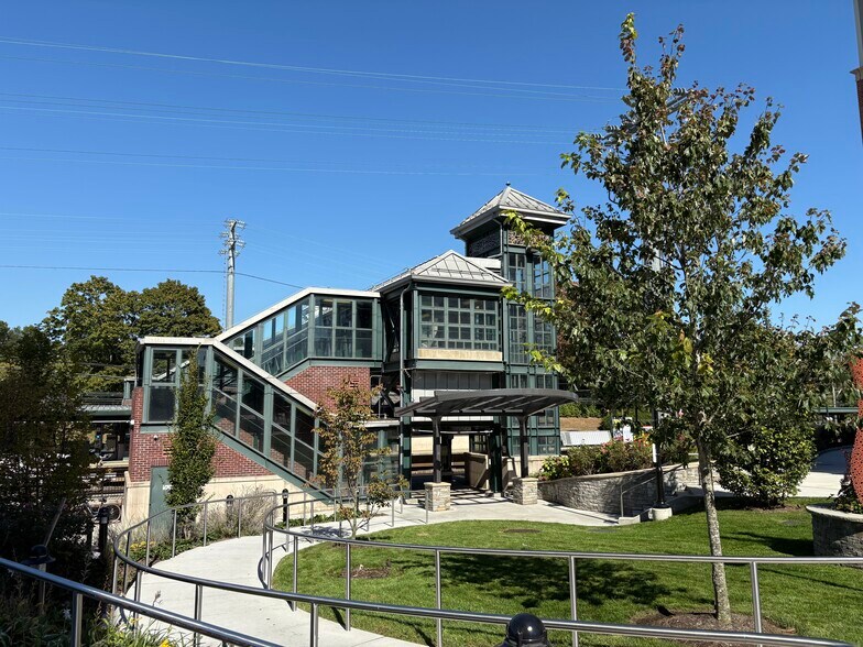 More Photos Of 5 Heineman Pl, Harrison Railroad Yard For Lease