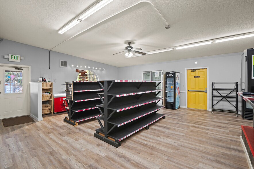 More Photos Of 2810 E Spencer Lake Rd, Shelton General Retail For Sale