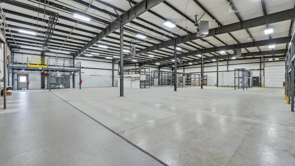 More Photos Of 3421 Centennial Dr, Fort Wayne Warehouse For Lease