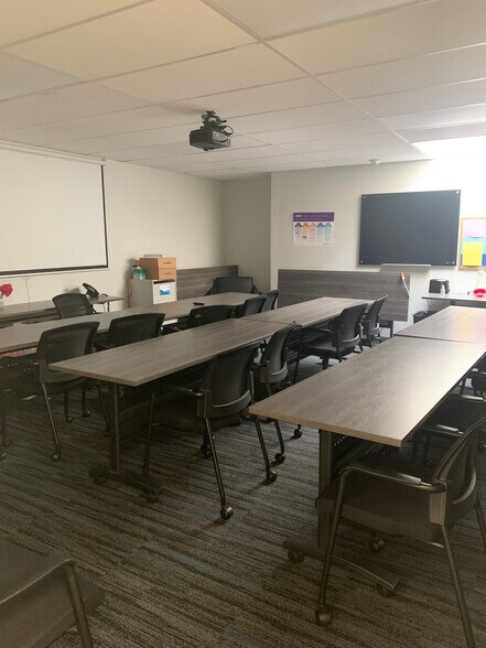 More Photos Of 300 Toll Gate Rd, Warwick Medical For Lease