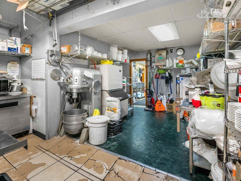 More Photos Of 25 North St, Proctor Restaurant For Sale