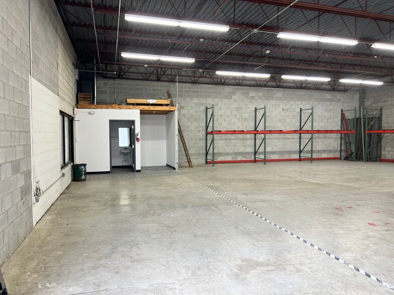 More Photos Of 200-222 Depot St, Berea Warehouse For Lease