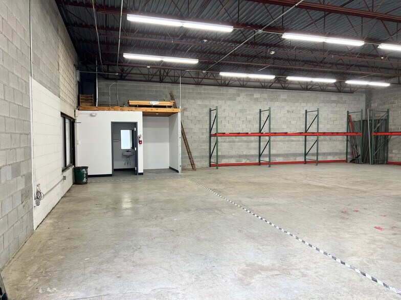 More Photos Of 200-222 Depot St, Berea Warehouse For Lease