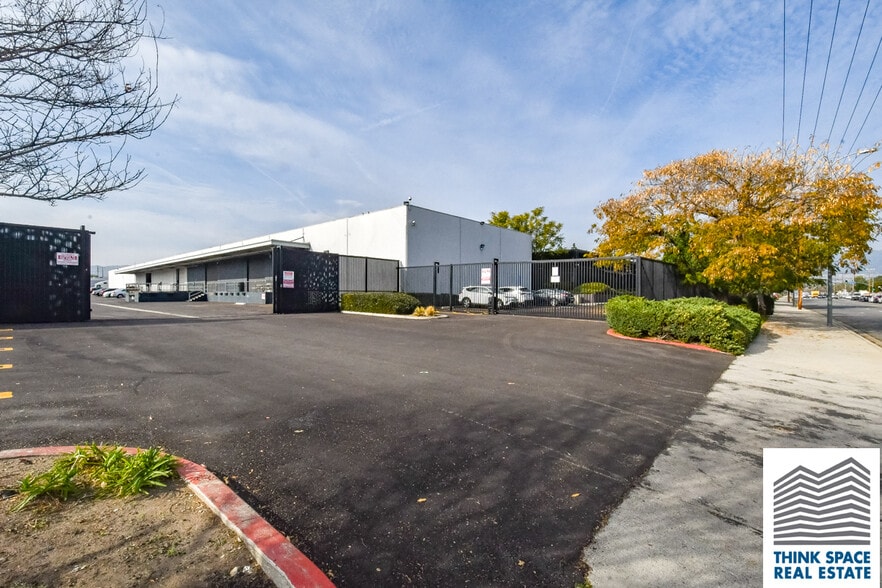 More Photos Of 9419 Mason Ave, Chatsworth Manufacturing For Lease