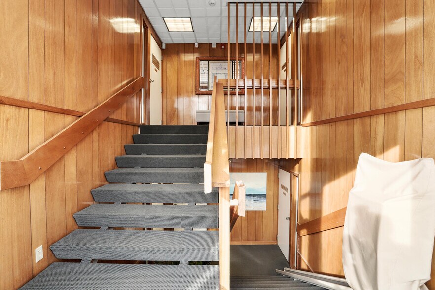 More Photos Of 10 Berkeley St, Norwalk Medical For Lease