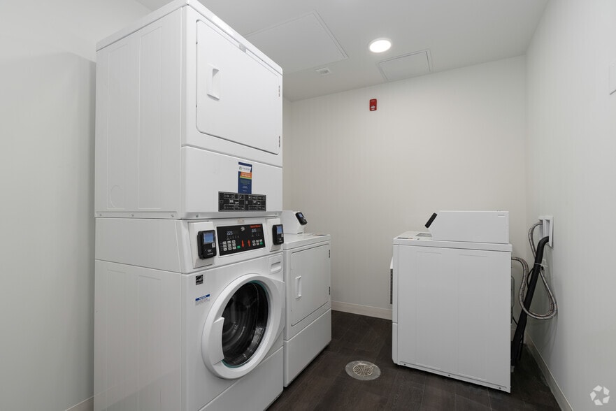 More Photos Of 5460 N Interstate Ave, Portland Apartments For Lease