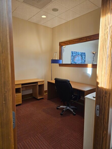More Photos Of 19855 4th St, Bend Office For Lease