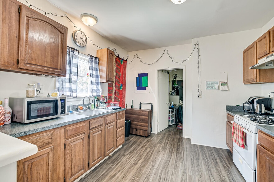 More Photos Of 173 Hamilton St, New Brunswick Specialty For Sale