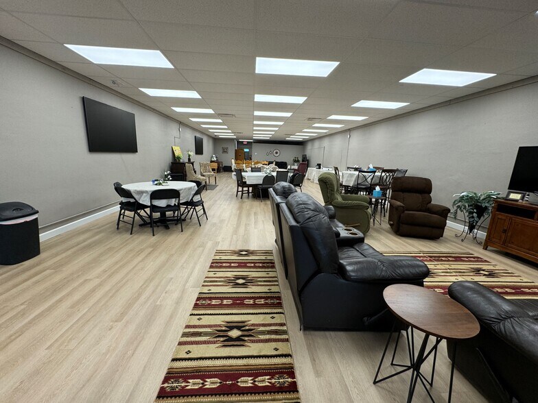More Photos Of 112 NW 2nd Ave, Mandan Storefront Retail Residential For Sale