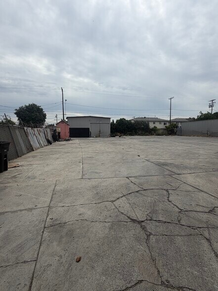 More Photos Of 10986 Vulcan St, South Gate Contractor Storage Yard For Sale