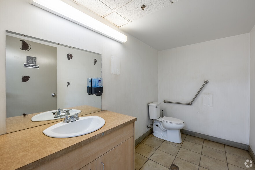 More Photos Of 1177-1185 Venture Av SE, Calgary Warehouse For Sale