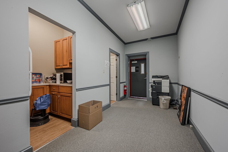 More Photos Of 77 E Main St, Newark Loft Creative Space For Sale