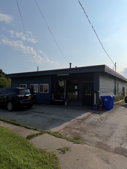 Primary Photo Of 2567 Main St, Newfane Freestanding For Lease