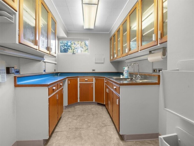 More Photos Of 5973 Walworth Rd, Ontario Medical For Sale