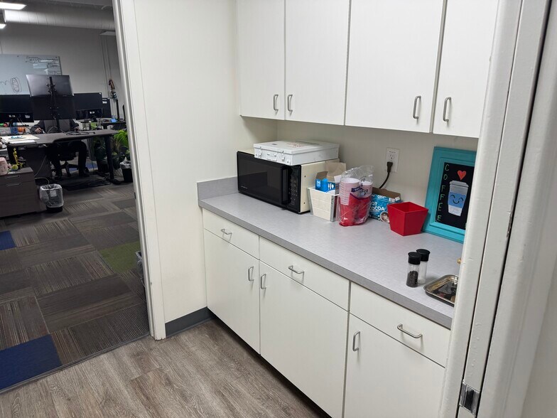 More Photos Of 7490 N 36th St, Pinellas Park Loft Creative Space For Lease