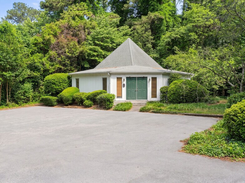 More Photos Of 2054 Harobi Dr, Tucker Specialty For Lease