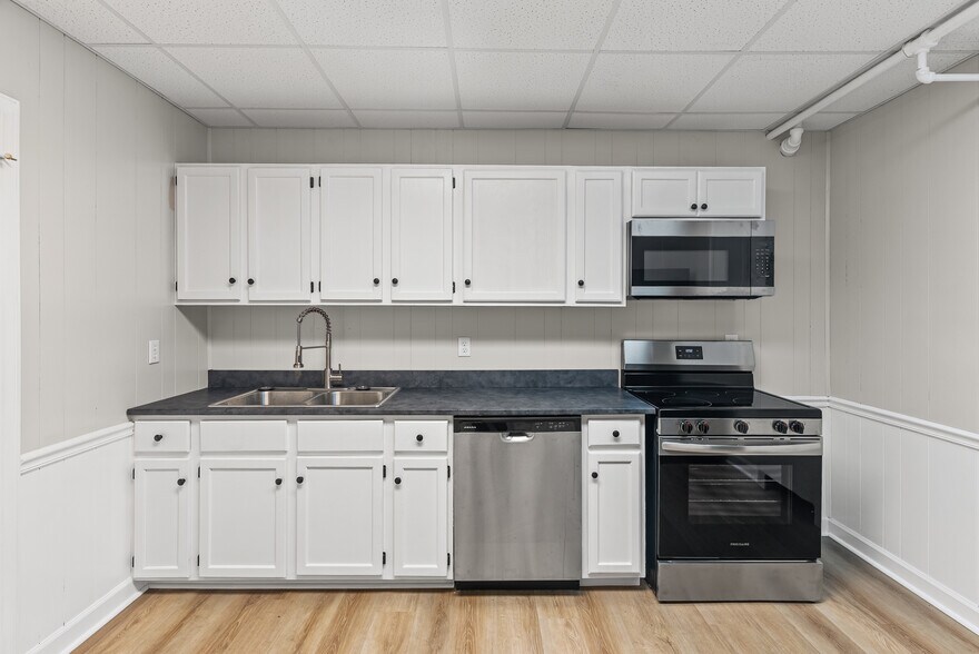 More Photos Of 525 7th St, Altavista Office For Sale